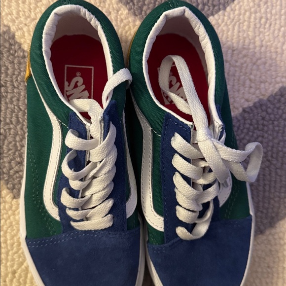 Colorful Vans - Picture 3 of 7